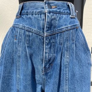 Vintage high waisted jeans